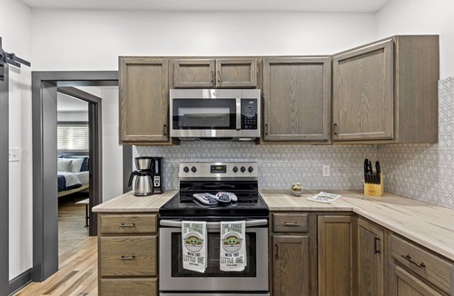 Danville House | Wilderness Trail Bungalow. Adjustable Beds