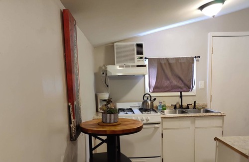 Vollintine-Evergreen Apartment | Willett 3 Adorable studio