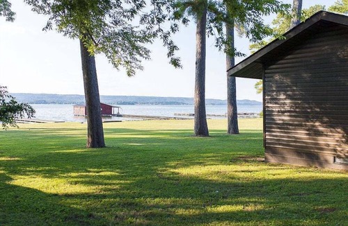 Guntersville Ski Chalet | Willow Beach on Lake Guntersville
