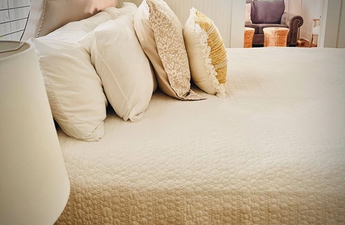 Biloxi Hotel | Willow Suite at The Mockingbird Inn Boutique Hotel