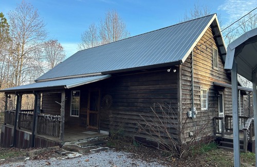 Vinemont Cabin | Wonderful 1-bedroom Cozy Rustic Cabin