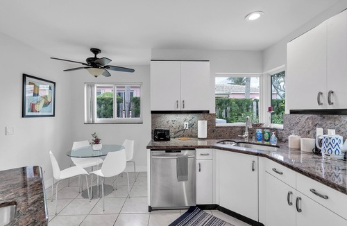 Gulf Stream House | Wonderful Heated Pool House Delray Beach near Ocean - close to shops and the av’