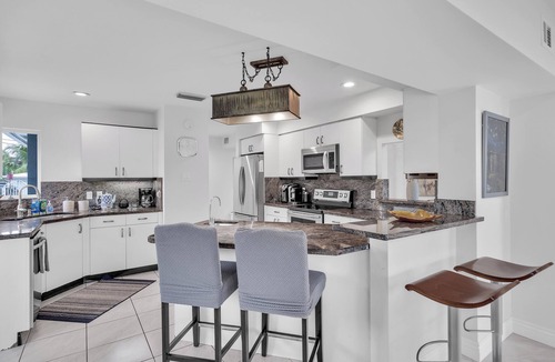 Gulf Stream House | Wonderful Heated Pool House Delray Beach near Ocean - close to shops and the av’