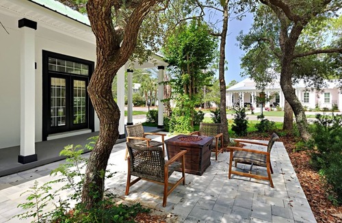 Seagrove Beach Condo | Wood Beach Retreat by Southern Vacation Rentals