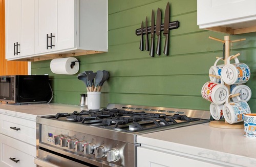 Chattanooga Valley Cabin | Woodland Lodge - Mtn Views | Hot Tub | Sleeps 21