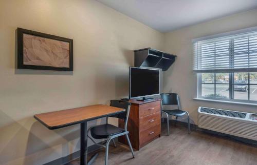 Springdale Hotel | WoodSpring Suites Springdale