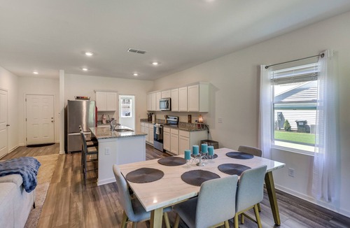 Hoschton House | Work & Play! Peaceful Extended Stay in Hoschton