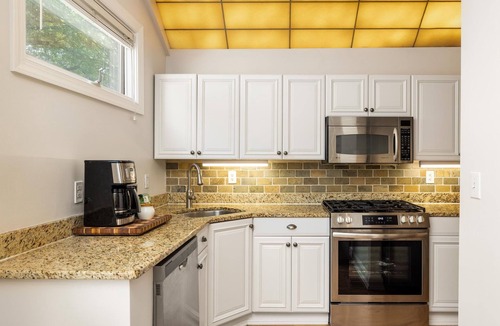 Midtown Condo | World Cup 2026 ATL - Midtown 2BR/3BA, 25min MARTA to Stadium, Sleeps 6