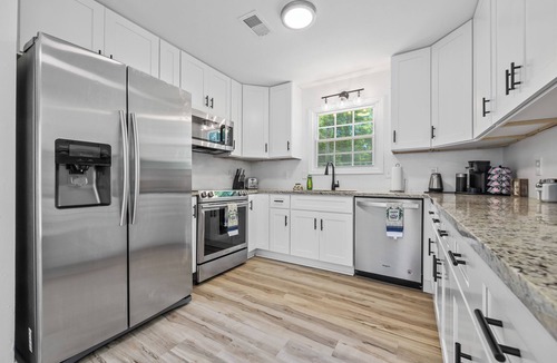 Stone Mountain House | World Cup 2026 Group Home - 28 Minutes to Stadium, 7 Bedrooms, Sleeps 18