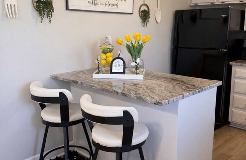 Grandview House | World Cup Ready! Charming 3BR Home in Prime KC Location Sleeps 10