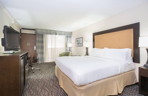 Downtown Little Rock Hotel | Wyndham Grand Executive Center Little Rock Airport