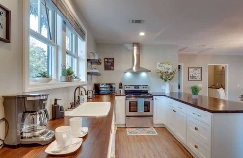 Thunderbolt House | Year-Round Pool & Gazebo Near Forsyth Park