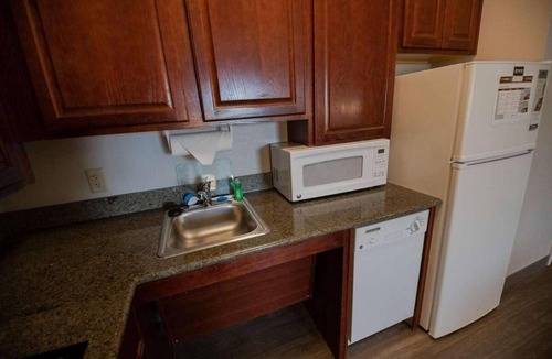 Highlands - Perkins Hotel | Your Baton Rouge Suite Oasis! With Private Full Kitchen! Pets Allowed!