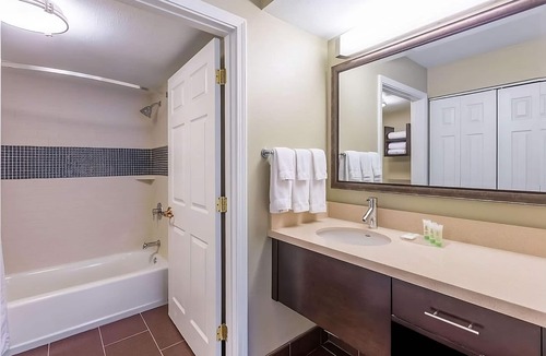 Highlands - Perkins Hotel | Your Home Away From Home! Free Breakfast, Free Parking, Pets Allowed, Pool!