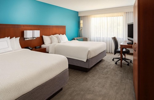 Boca Raton Hotel | Your Home Away From Home! 3 Modern Units, Short Drive to Highland Beach, Pool!