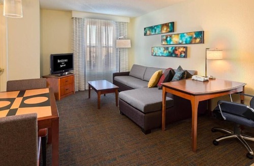 Lakeland House | Your Relaxing Getaway Awaits! 4 Comfortable Units, Pets Allowed, Near Adair Park