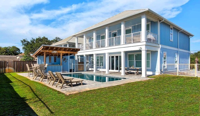 0.2 Mi to Beach, Private Pool, Upscale Home, Designer Kitchen