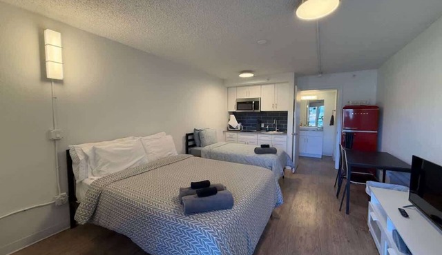 [07] ATX Studio: 1 Queen & 1 Twin, Sleeps 3