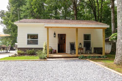 1/2 Mi to Lake Nottely: Blairsville Home w/Patio!