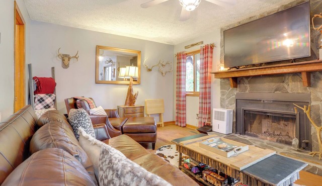1/2 Mi to Marina: Lake Arrowhead Condo!
