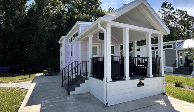 1 Bed/1 Bath Bunkhouse w/Loft + Pet Pad, Sleeps 6 - 1 Bed/1 Bath Bunkhouse w/Loft + Pet Pad, Sleeps 6