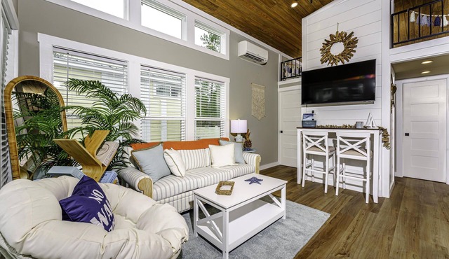 1 Bed/1 Bath w/Loft - Pet Friendly, Sleeps 4 - 1 Bed/1 Bath w/Loft - Pet Friendly, Sleeps 4
