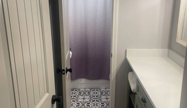 1-bedroom COZY condo in charming Baton Rouge with WiFi, AC 9 miles from LSU