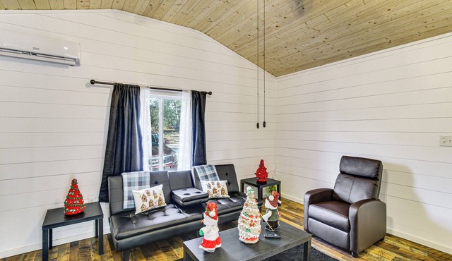 1 Mi to Dtwn Enterprise: Pet-Friendly Home w/Yard