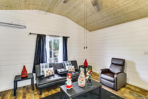 1 Mi to Dtwn Enterprise: Pet-Friendly Home w/Yard