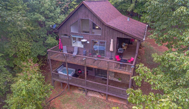 1 NIGHT WORLD CUP WATCH PARTY GETAWAY. HELEN WATER TUBING 10 MIN DRIVE.