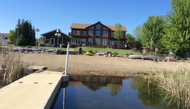 10 bdrm, 7 bath, cabana, beach, dock, pontoon, games