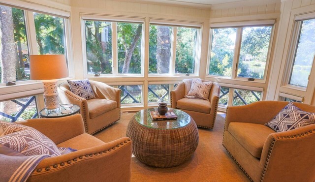 10 Min Walk To Beach Dog Friendly Renovated Villa With Custom, High End Finishes & Lagoon Views