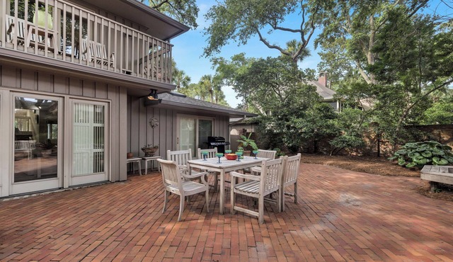 18 East Beach Lagoon @ Sea Pines | Steps to Beach | Lush Backyard