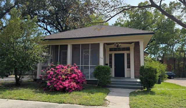 1848 T.J. Harper house in historic enclave close to restaurants, downtown, etc.