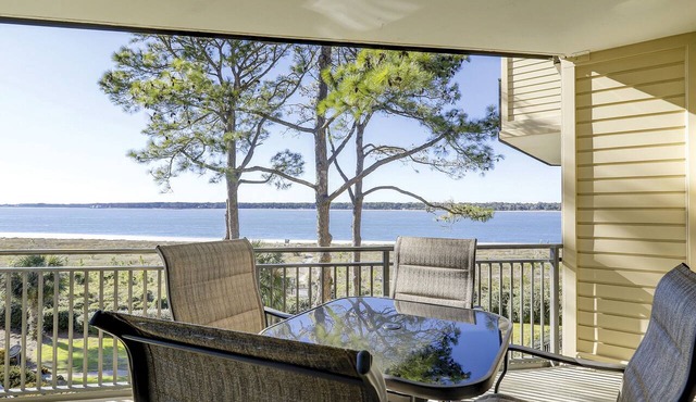 1874 Beachside Tennis- Calibogue Sound views from every room.