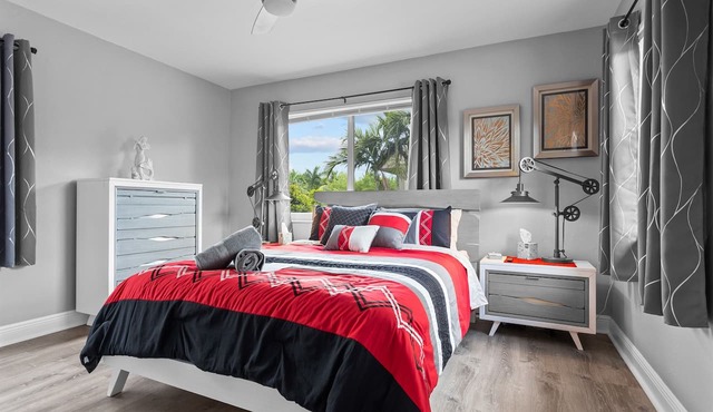 1BR, Windows on All Four Sides