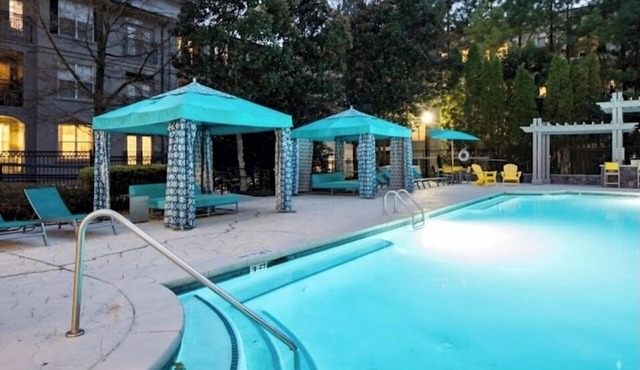 2 bedroom 2 bathroom, gated community walking distance to Perimeter Mall and etc