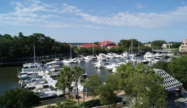 2 Bedroom Condo with amazing Harbor views and heated Pool