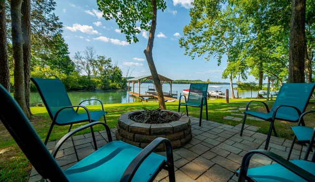 2-Bedroom, Dog Friendly Home sleeps 6 on the Tennessee River/Chickamauga Lake