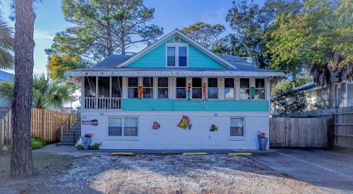 2 blocks to Bliss Tybee Beach, Minutes to Historic Savannah!