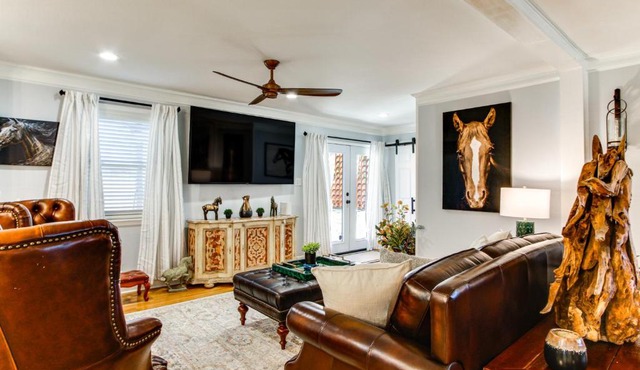 2 Mi to Historic Horse District: Dog-Friendly Home
