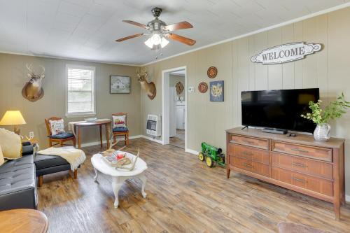 2 Mi to Lake: Lineville Farmhouse w/Fire Pit