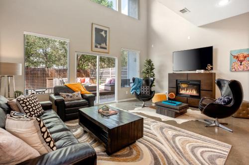2 Min Walk Dickies Arena Lux Home Parking