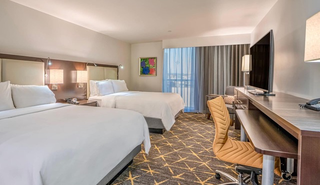 2 Queens Std Room, Holiday Inn – City Views, Prime Location Downtown