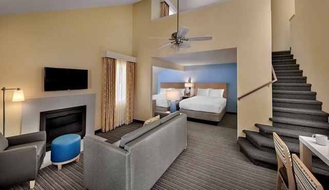 2 Units Close to Gorman Park! Pool, FREE Breakfast, FREE Parking, Full Kitchen!