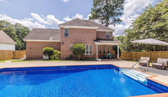 2026 Masters Rental House with Private Saltwater Pool & Jacuzzi bathtub