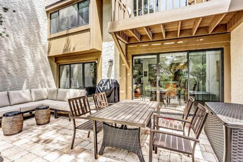 2054 Beach Wood