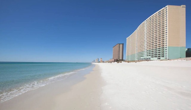 2BD/Panama City Beach - Oceanfront View with Full Kitchen, Pools, Bar, and More!
