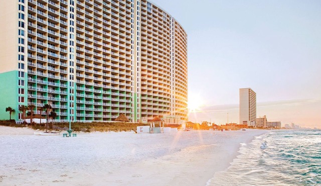 2BD/Panama City Beach - Oceanfront View with Full Kitchen, Pools, Bar, and More!