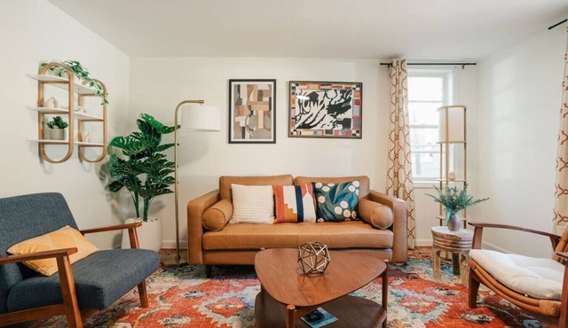 2BR Boho Vintage Gem Close Hospitals & Downtown